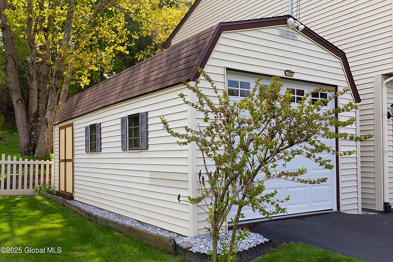 3rd image of 282 Schodack Drive