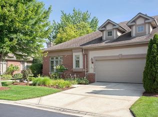 34 Shadow Creek Cir, Palos Heights, IL 60463