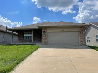 1024 E Caravan St, Springfield, MO 65803