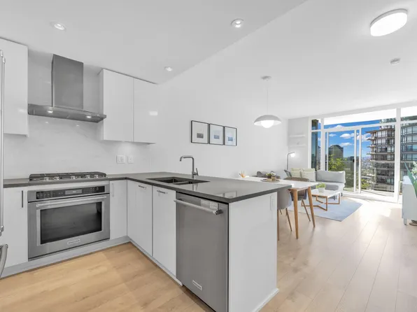 1788 Gilmore Ave #1701, Burnaby, BC V5C 0L5
