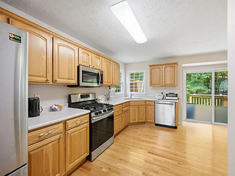 724 Bush Dr — Photo 21