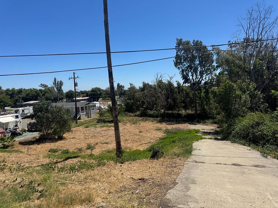 2nd image of 301 Brannan Island Rd