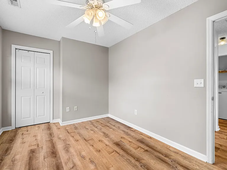 217 Derby Downs Dr — Photo 40