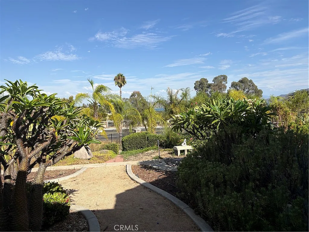 4 bed, 2.5 bath, 3340 sqft, $3,950 — Photo 2