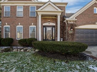 196 Grosvenor Dr, Rochester Hills, MI 48307