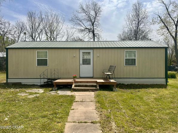 305 W Pine St, Cherokee, KS 66724