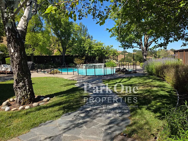 6 Westward Ln — Photo 10