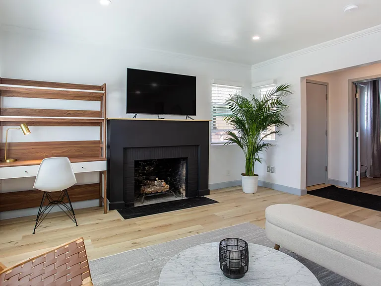 2617 W Norwood Pl — Photo 6