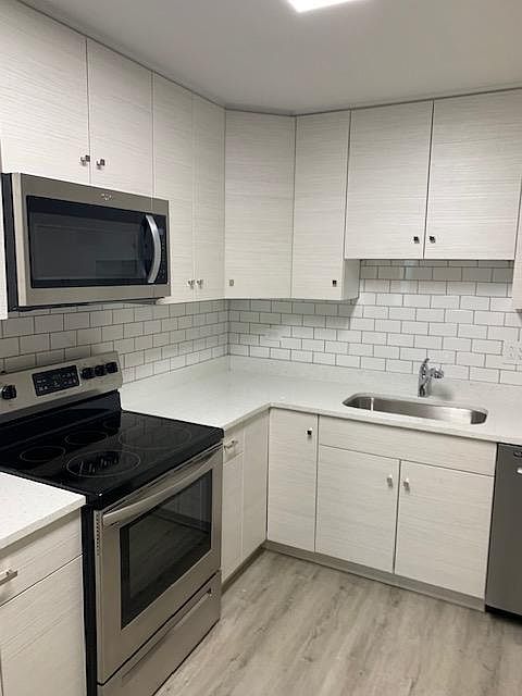 2nd image of 790 Lee St #7