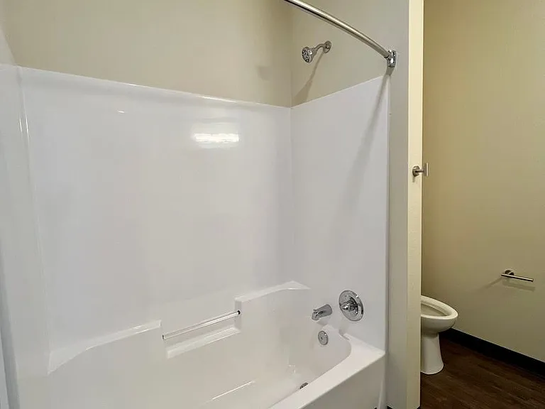 717 Meridian Dr — Photo 3