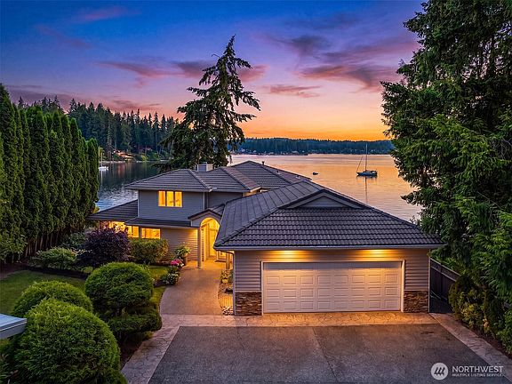 3rd image of 17011 Lemolo Shore Drive NE