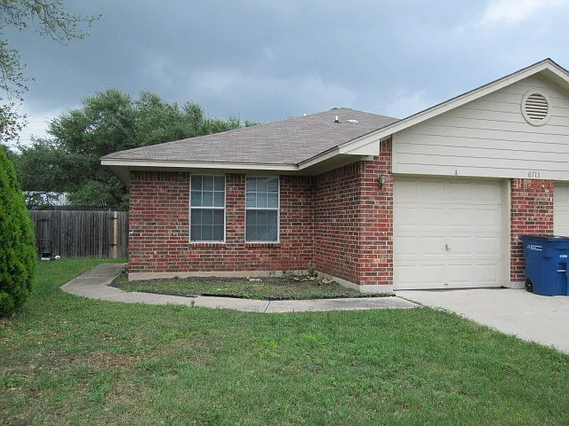 8713 Talyne Chaise Cir