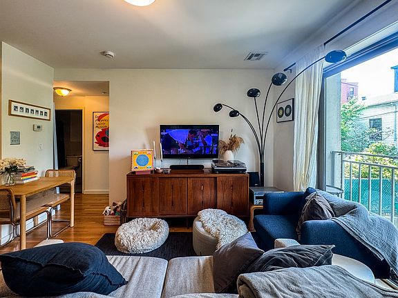 3rd image of 261 Eckford St APT 2B