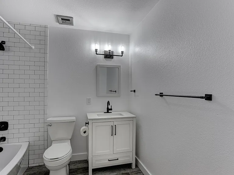 2500 E Hermosa Dr — Photo 19