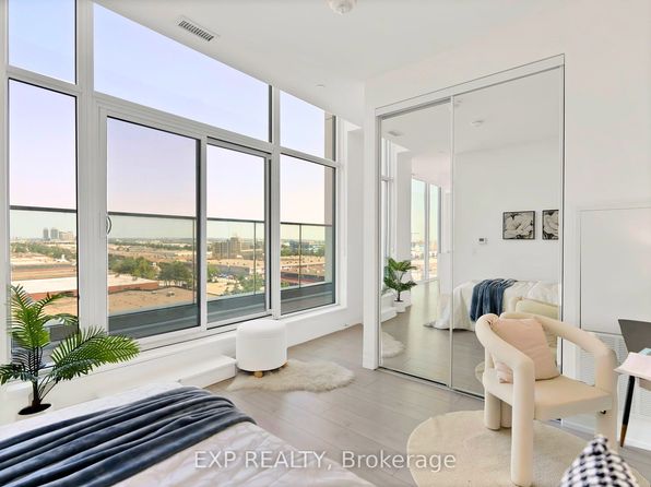 950 Portage Pkwy Unit 811, Vaughan, ON L4K 0J7