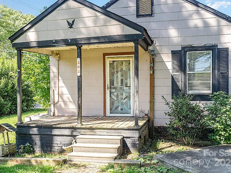 202 Hovis Rd — Photo 1