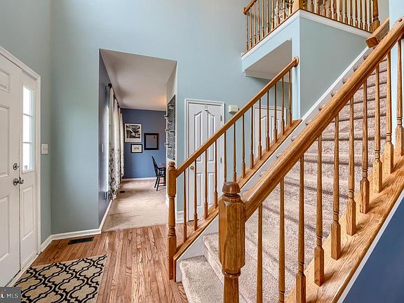 3rd image of 215 Olivine Cir