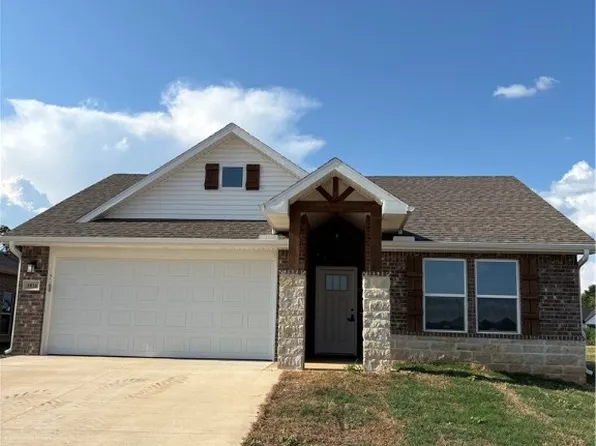 1816 Porter St, Pea Ridge, AR 72751