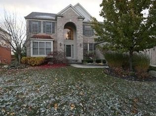 320 Bedlington Dr, Rochester Hills, MI 48307