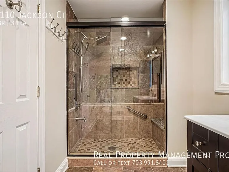1110 Jackson Ct — Photo 15