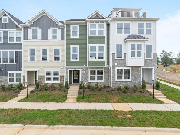 296 Crowninshield Ct, Waynesboro, VA 22980