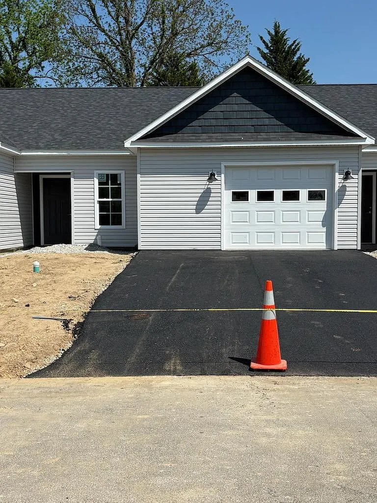 Building Photo - 175 Fairfield Ln