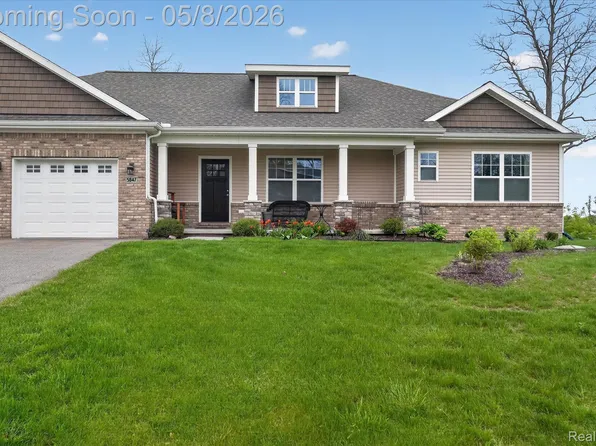 5847 Scenic Bluff Dr #28, Brighton, MI 48116