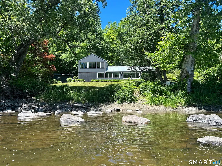 35 Kirk Rd — Photo 2