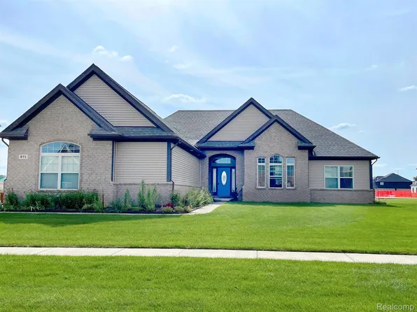 871 W Bay Shore Dr, Oxford, MI 48371