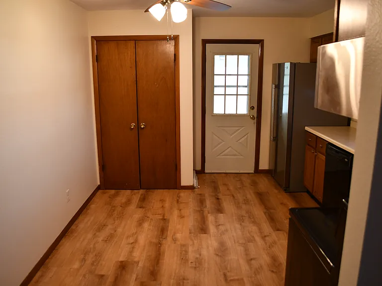 Extra space for storage and eating in
