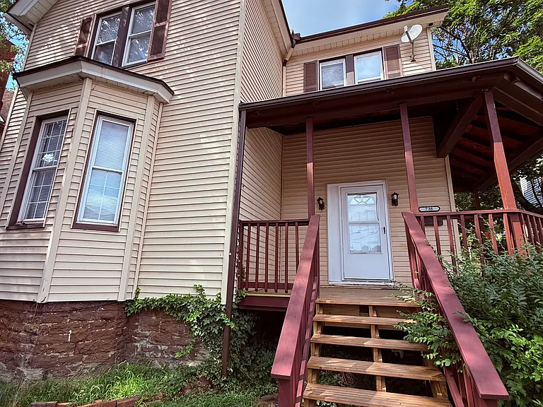 738 Chartiers Ave — Photo 2