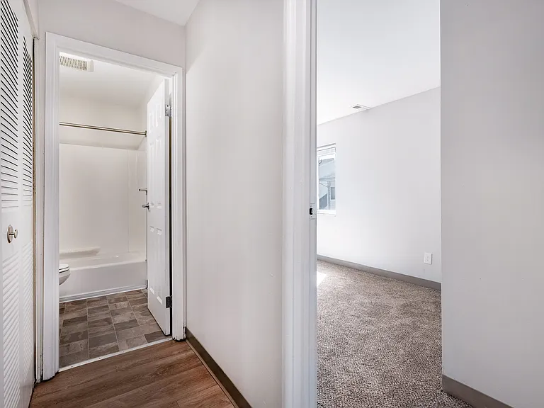 Franklin Manor Apartments — Photo 19
