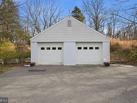 2nd image of 2133 Mayberry Rd