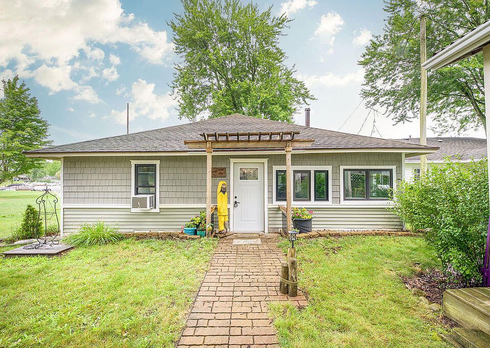 1st image of 47456 Woodland Dr