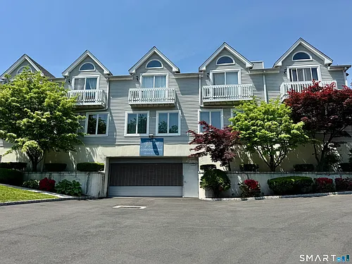 115 Flax Hill Rd #10 Photo 1