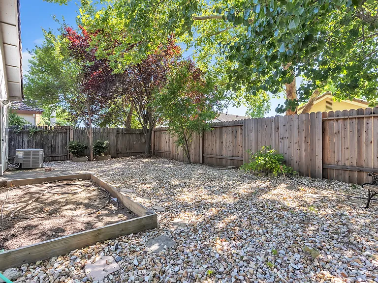 1909 Lindsay Dr — Photo 21