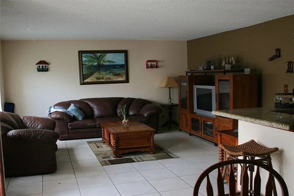 2 bed, 880 sqft, $1,775 — Photo 2