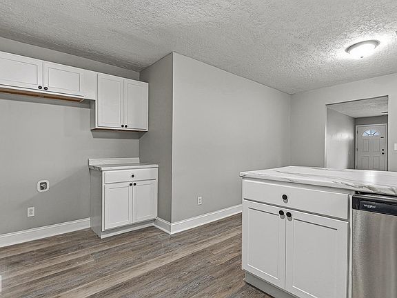 5th image of 711 Davidson St