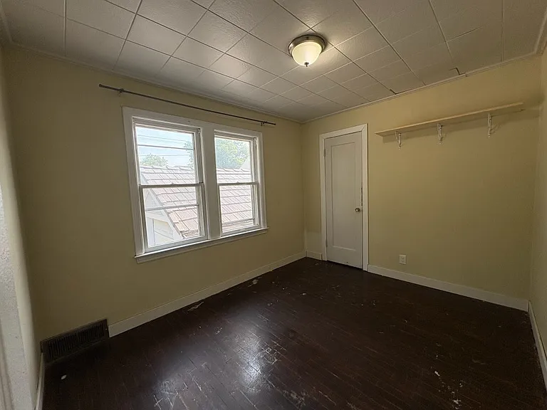 950 N Somers Ave — Photo 4