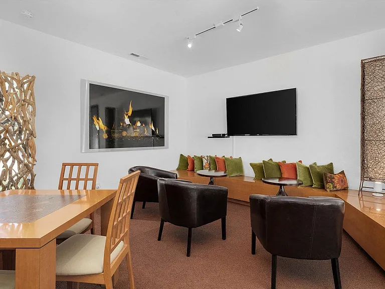 Kensington Manor Apartments — Photo 33