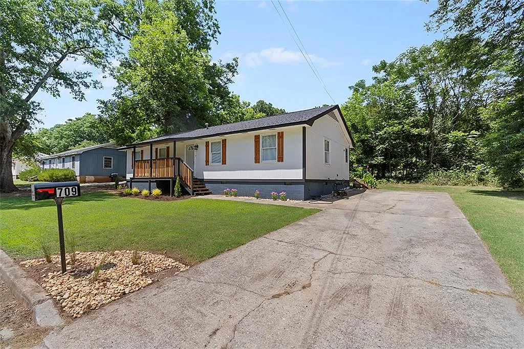 3 bed, $1,595 — Photo 2
