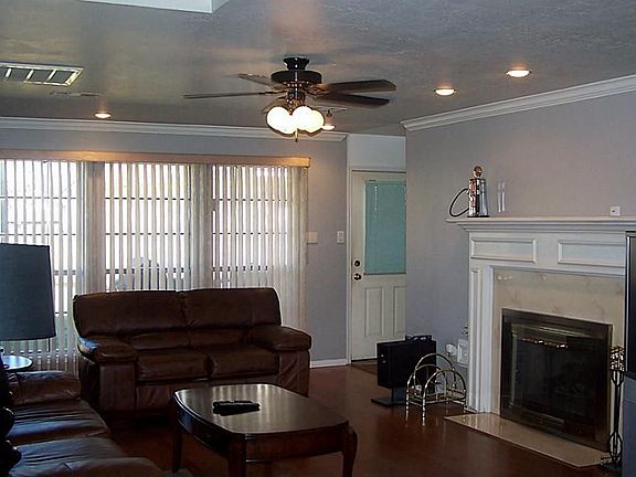 Living Room with Crown Molding, Wood Floors