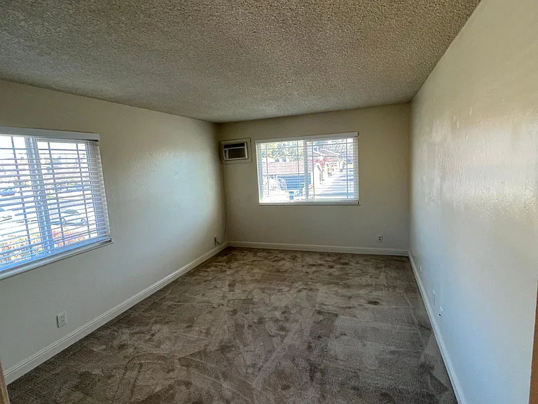 2658 College Ave #5 — Photo 7