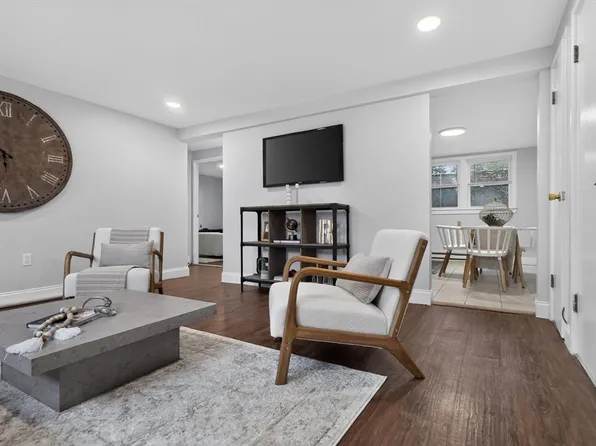 13 Nelson Dr APT 1, Randolph, MA 02368