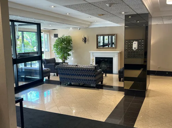 1300 Mississauga Valley Blvd #208, Mississauga, ON L5A 3S8