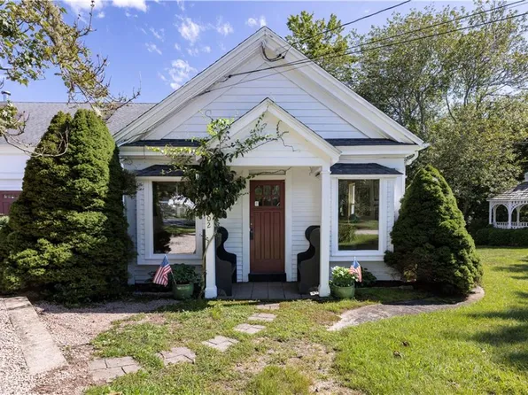 4202 Old Post Rd, Charlestown, RI 02813