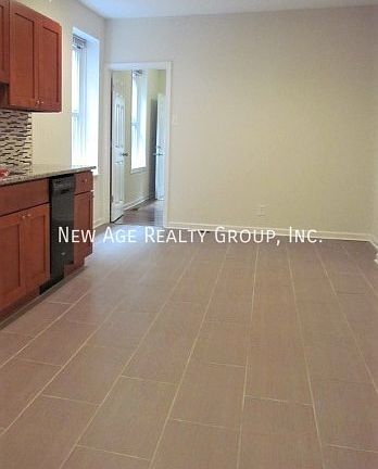 2nd image of 4013 Green St #1