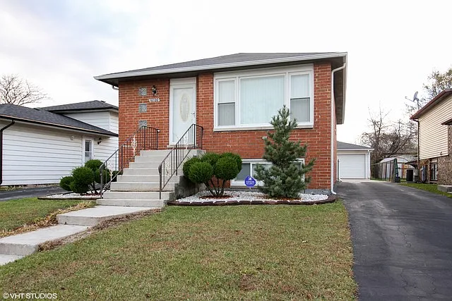 18100 Birch Ave photo 1
