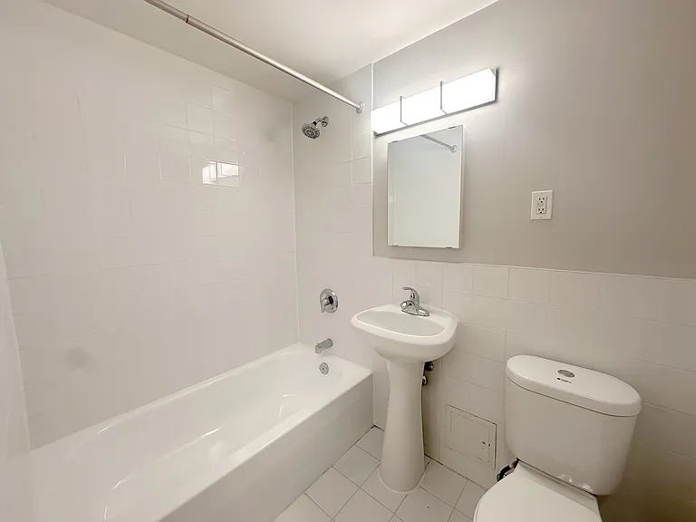 56 Ranleigh Ave #314 — Photo 9