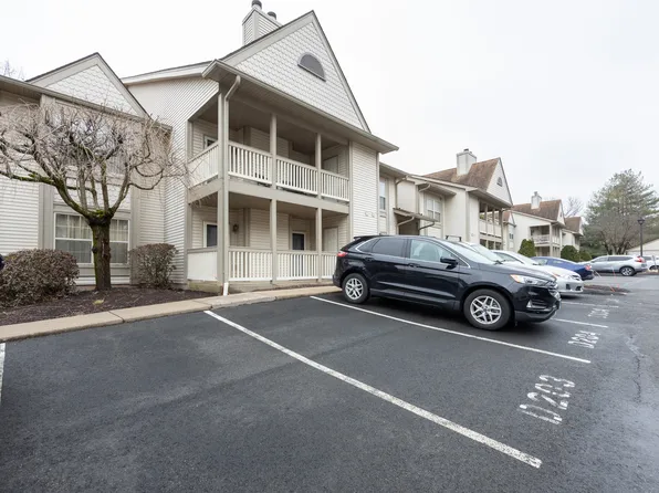 33 Langdon Court APT D201, Berlin, CT 06037